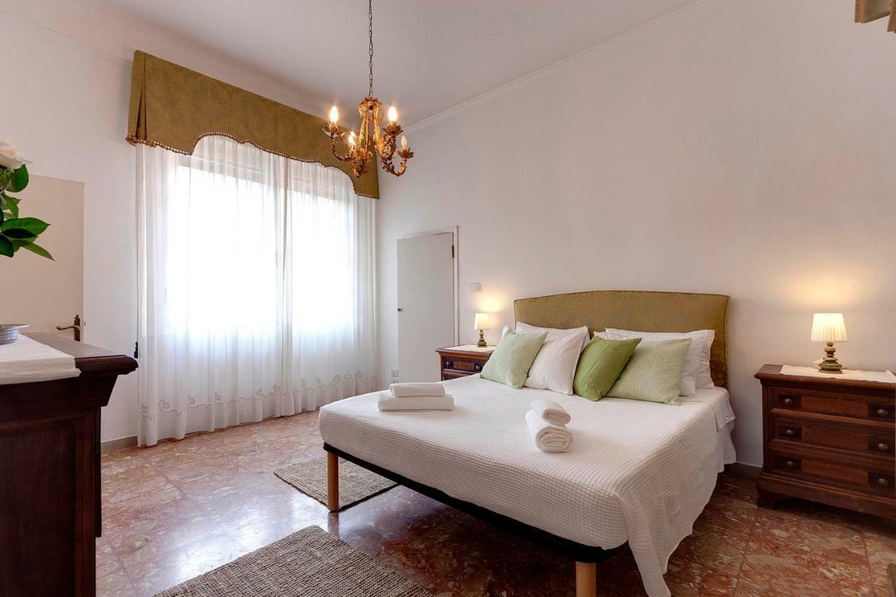Historical Apartment Spectacular Arno View With Balcony From 12 Th Century. Florenz Exterior foto